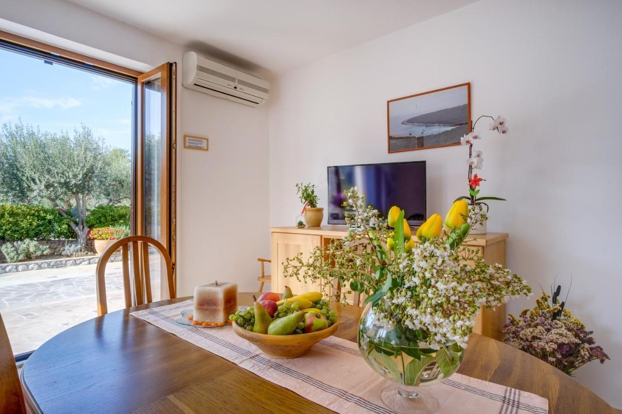 Apartments Franjo Mali Lošinj Exteriör bild