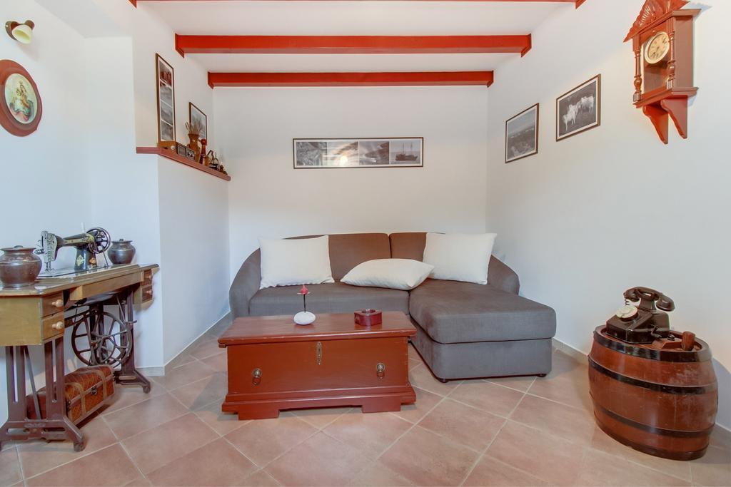 Apartments Franjo Mali Lošinj Rum bild
