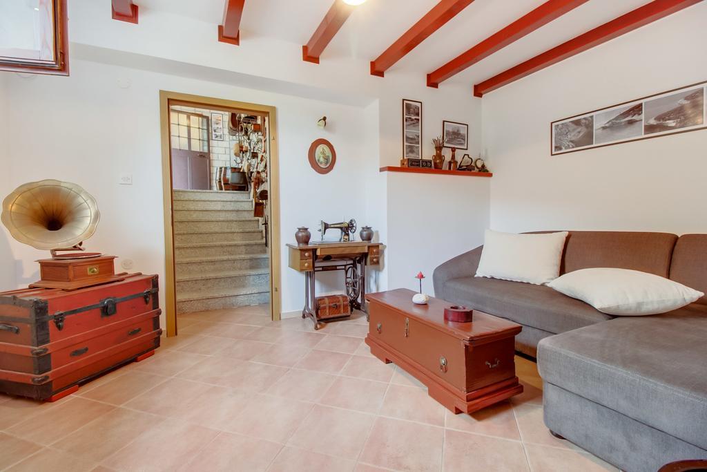 Apartments Franjo Mali Lošinj Rum bild