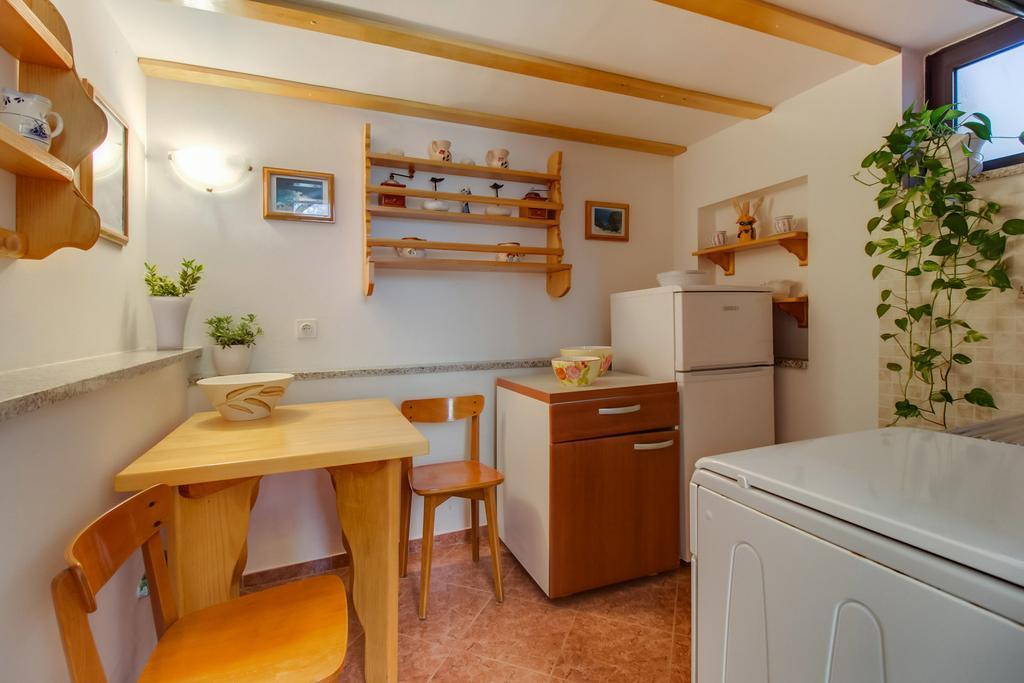 Apartments Franjo Mali Lošinj Rum bild