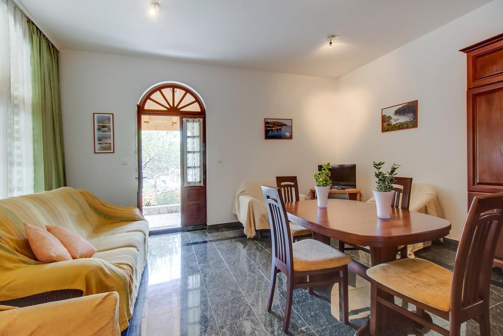 Apartments Franjo Mali Lošinj Rum bild