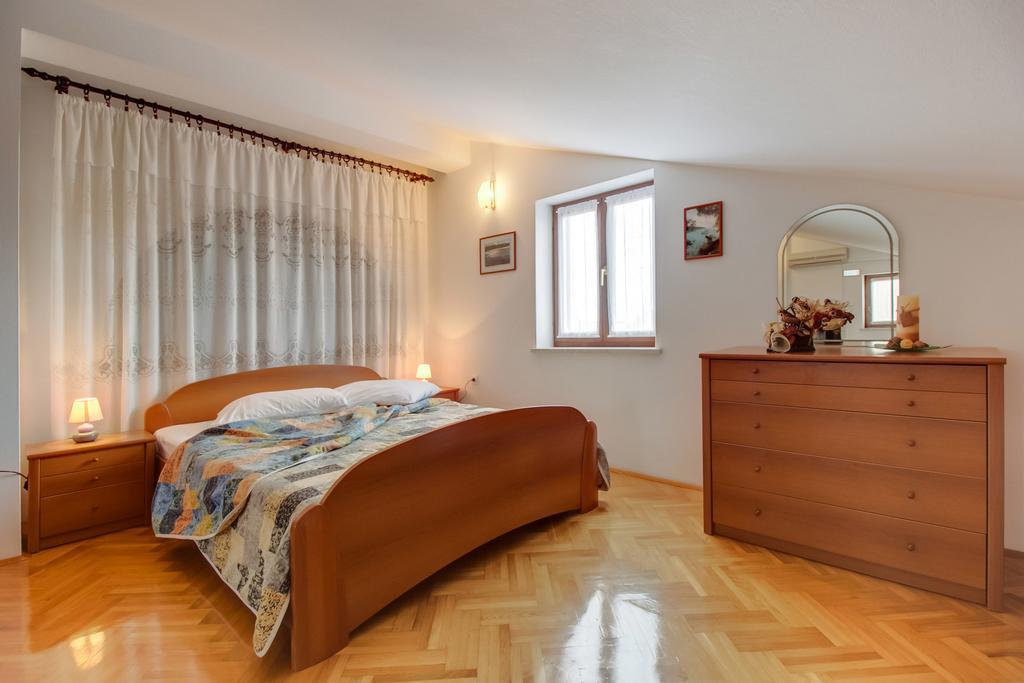Apartments Franjo Mali Lošinj Rum bild