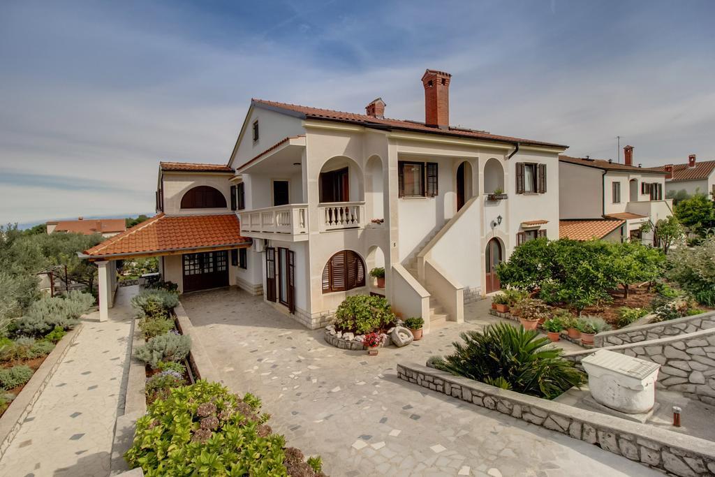 Apartments Franjo Mali Lošinj Rum bild
